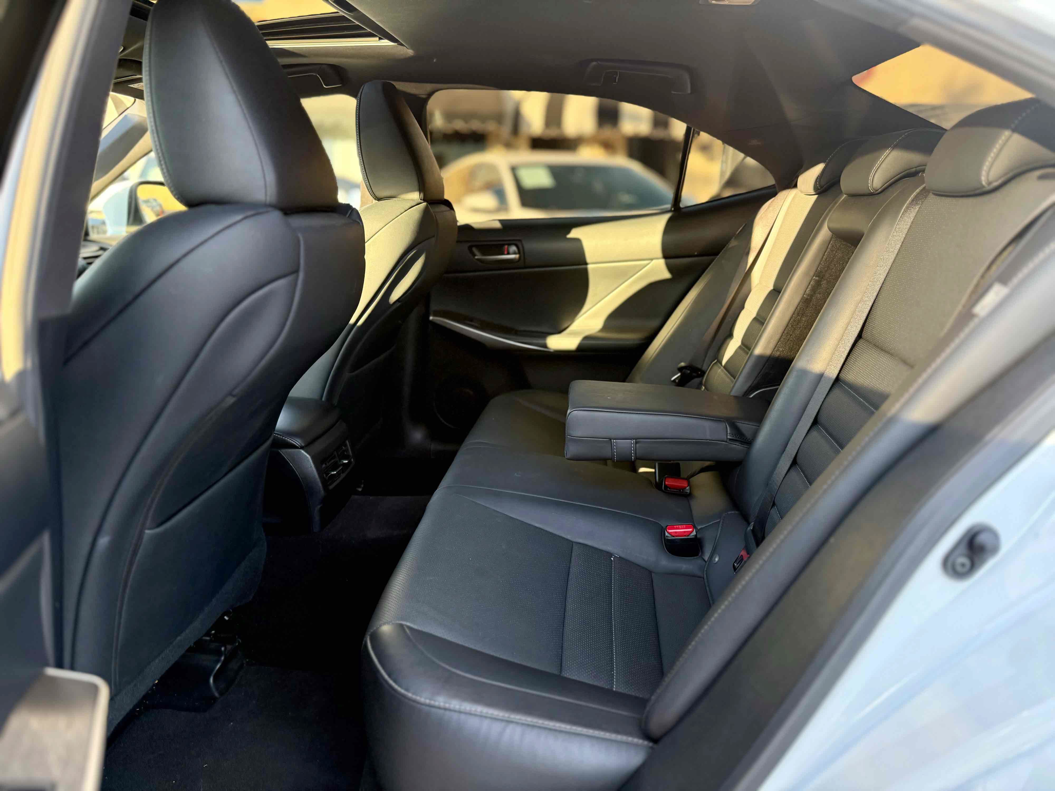 Used 2019 Lexus IS 300 F Sport w/ F Sport Package RWD image 15