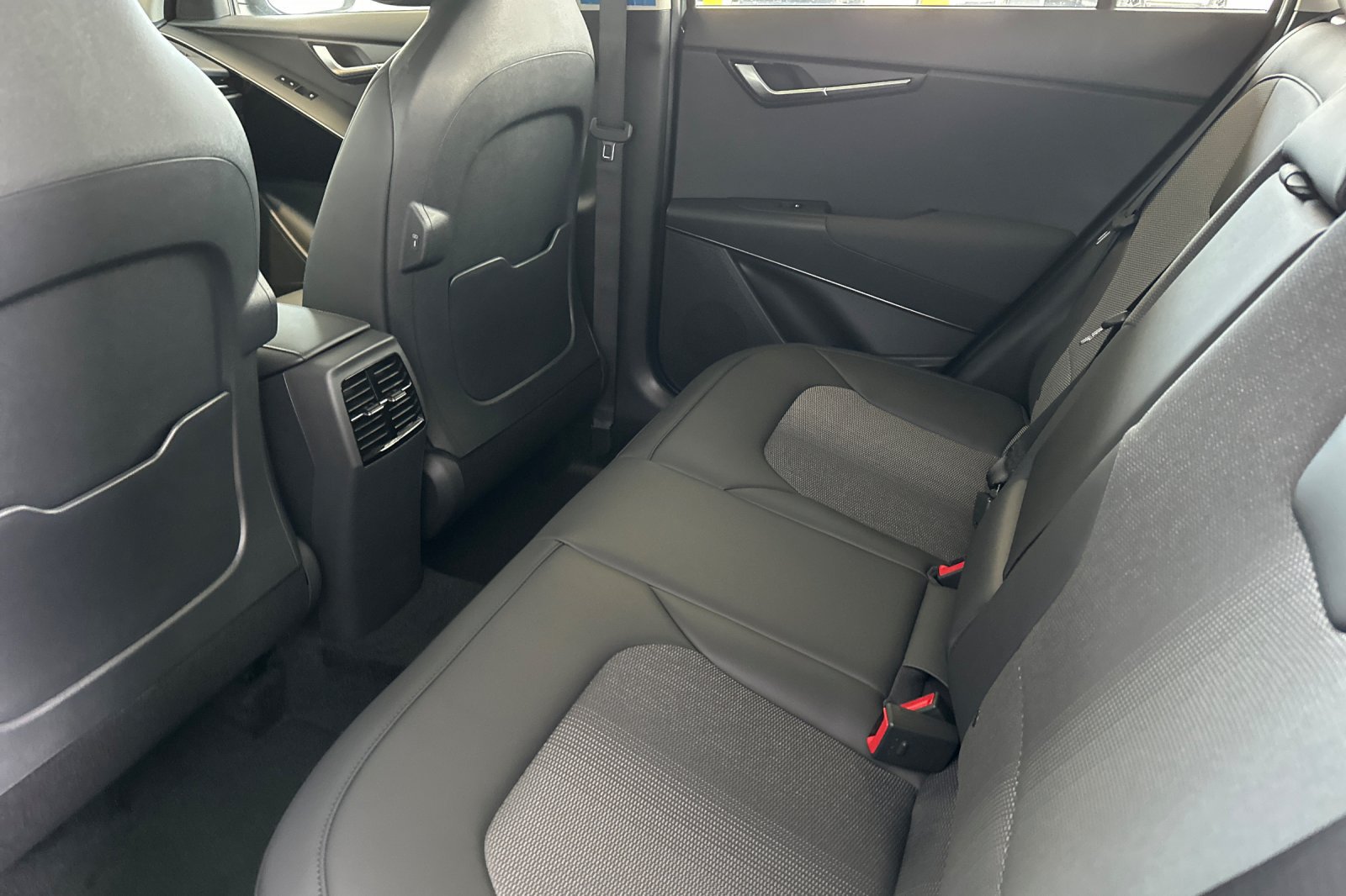 New 2026 Kia Niro EX FWD image 12