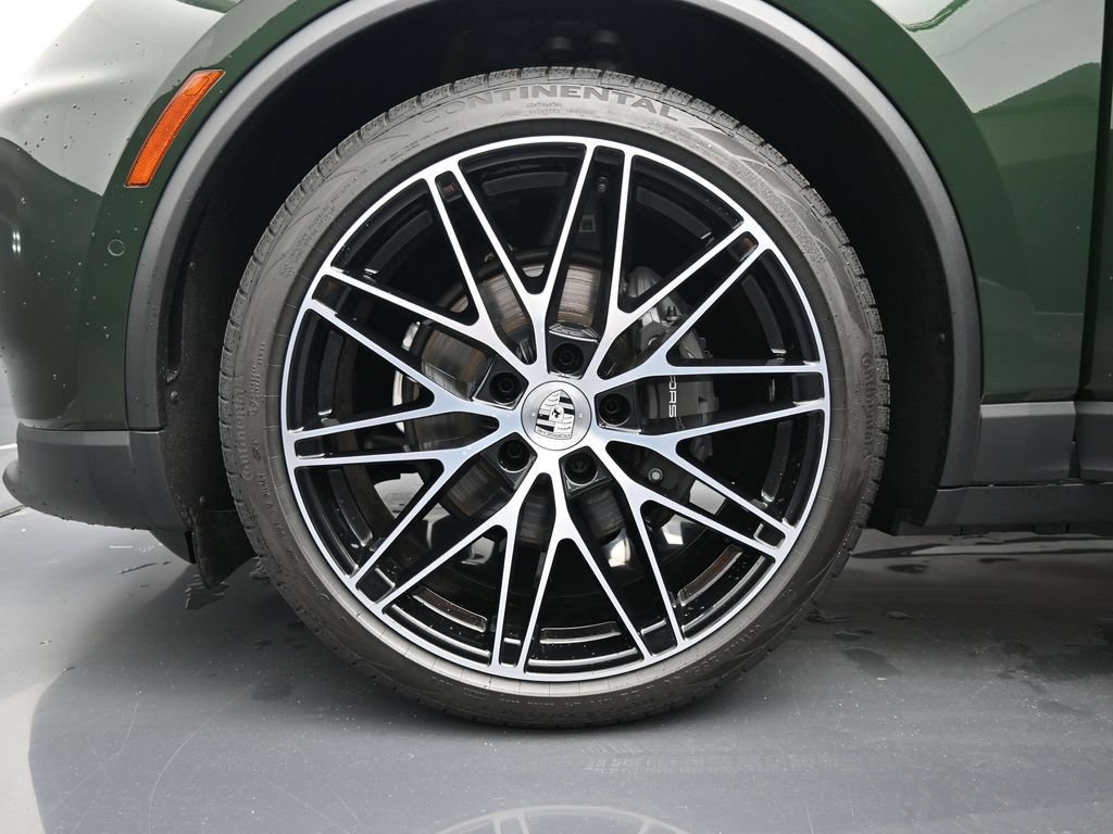 Certified 2025 Porsche Macan Electric RWD image 6