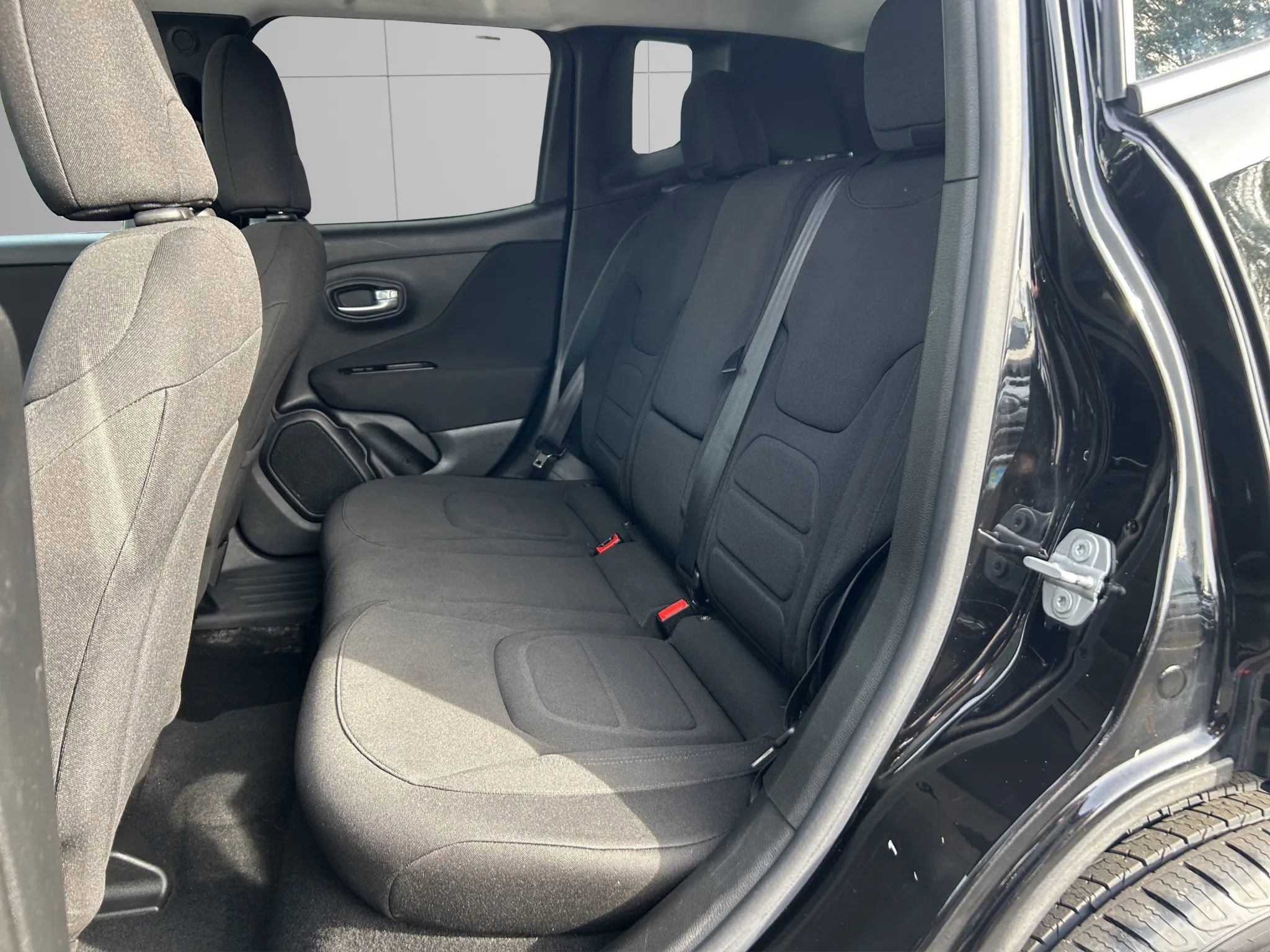 Used 2021 Jeep Renegade Latitude w/ Convenience Group image 12