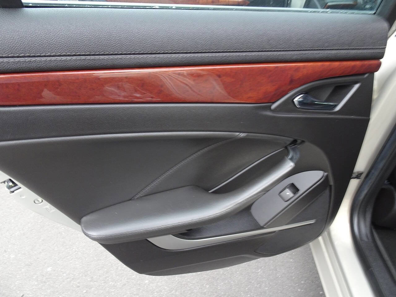 Used 2008 Cadillac CTS 3.6 w/ Wood Trim Package image 19