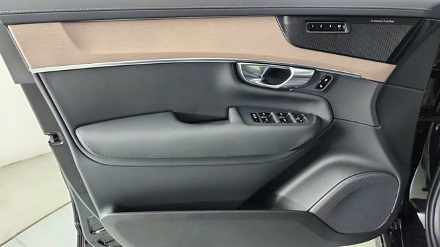 New 2026 Volvo XC90 T8 Plus w/ Protection Package Premier AWD/4WD image 9