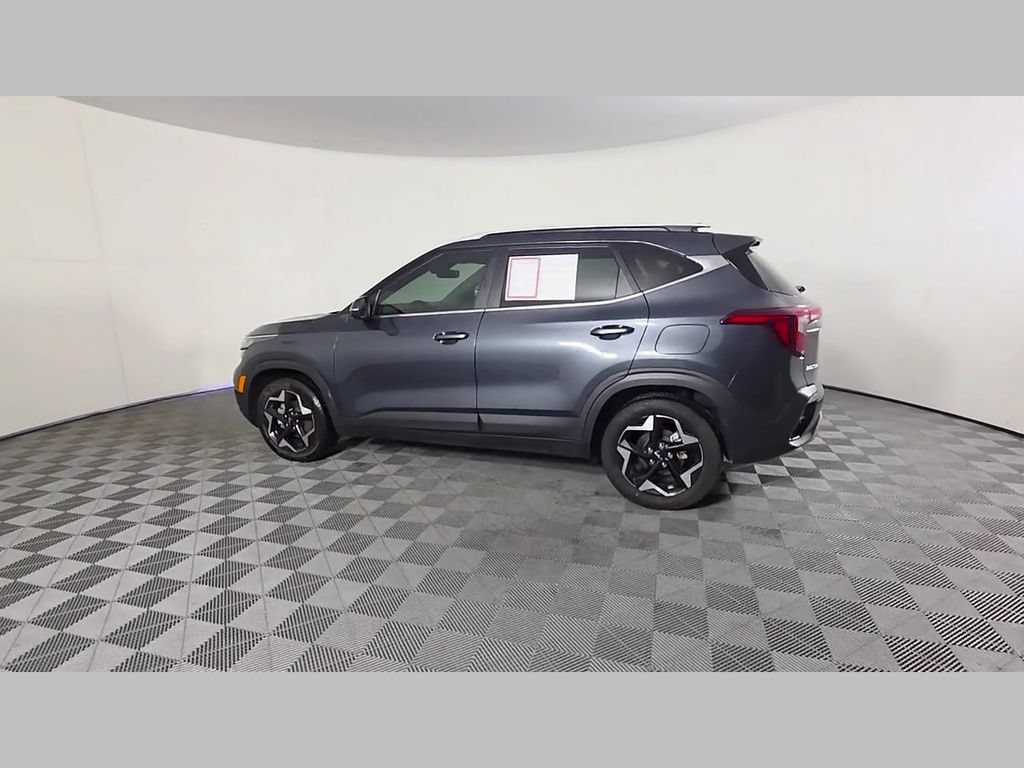 Used 2024 Kia Seltos EX FWD image 45