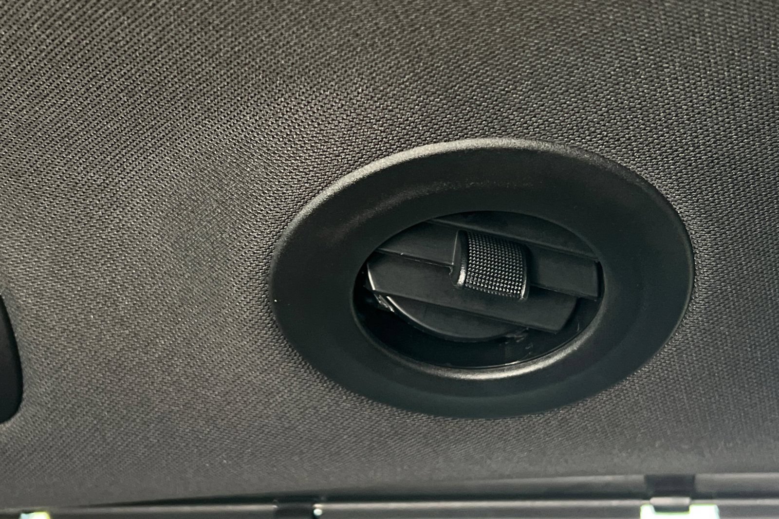 Used 2022 Chrysler Pacifica Limited w/ Uconnect Theater Family Group FWD image 16