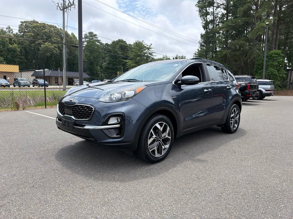Certified 2022 Kia Sportage EX w/ EX Technology Package AWD/4WD image 2