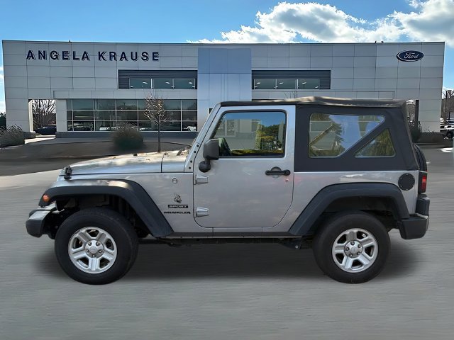 Used 2016 Jeep Wrangler Sport w/ Connectivity Group AWD/4WD image 4