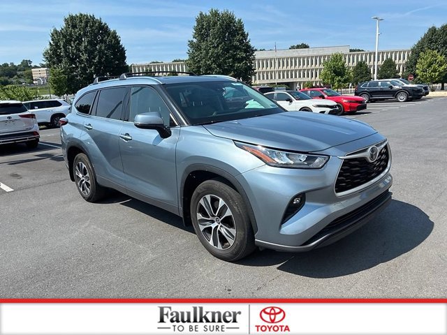 Certified 2020 Toyota Highlander XLE AWD/4WD image 2