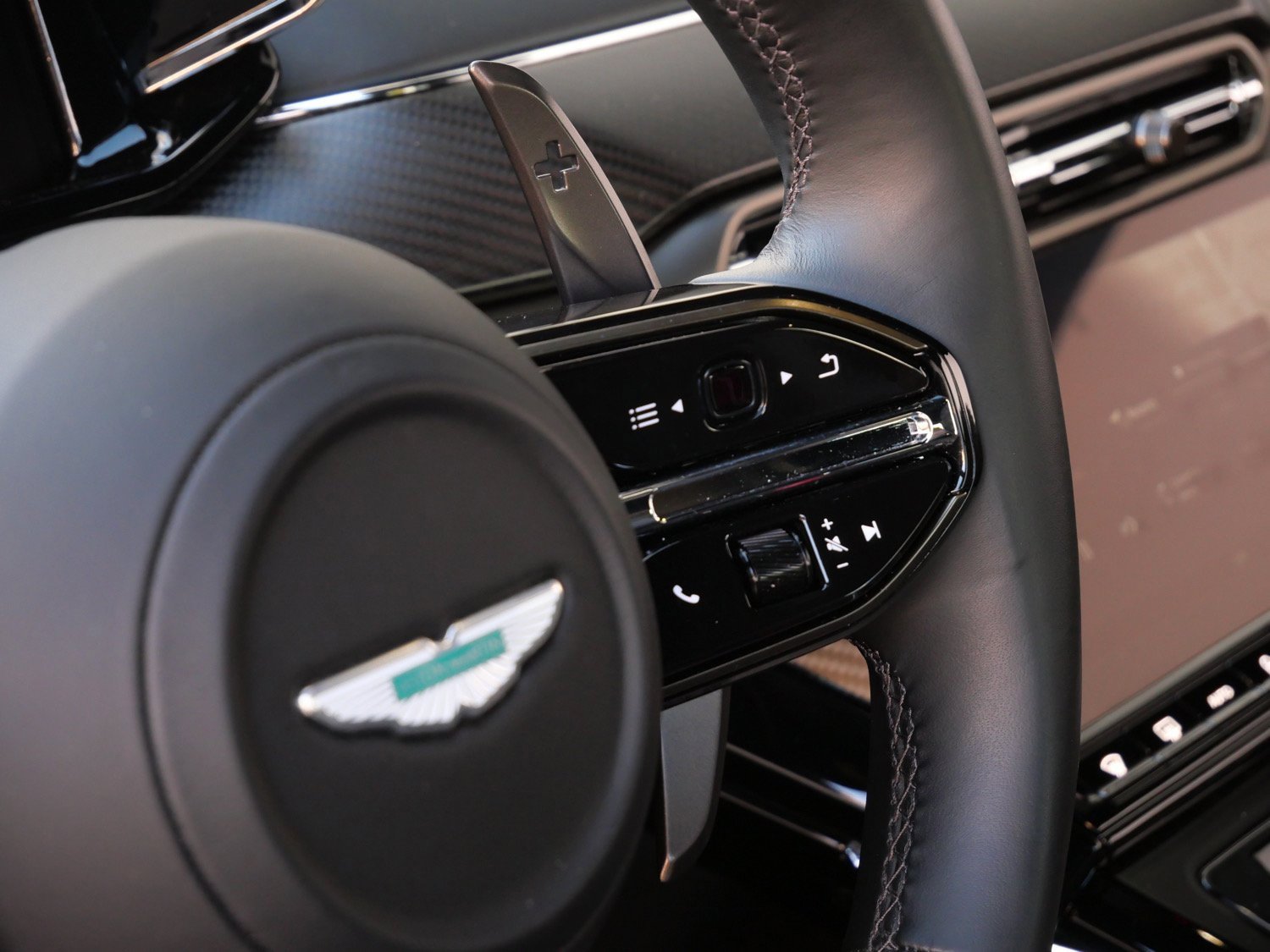 Used 2025 Aston Martin V8 Vantage Coupe image 18