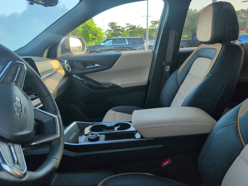 Used 2024 Chevrolet Equinox Premier FWD image 2