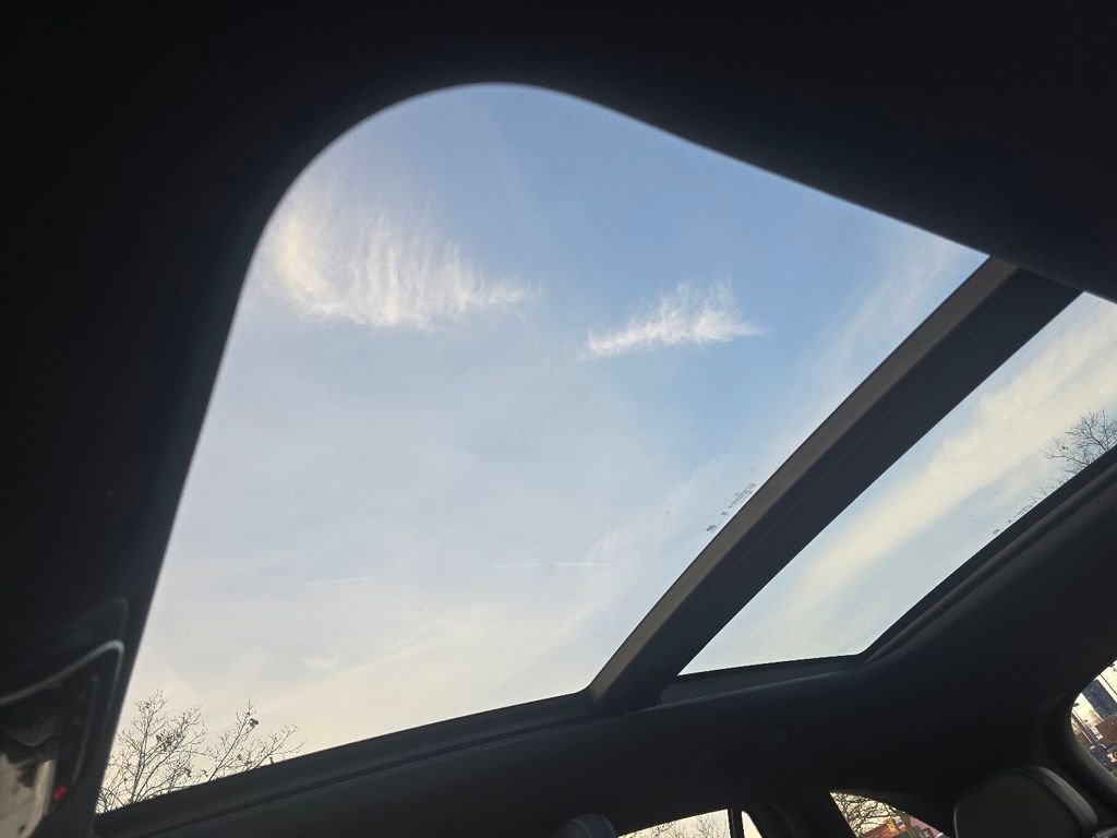 Used 2026 Mercedes-Benz GLC 300 4MATIC image 3