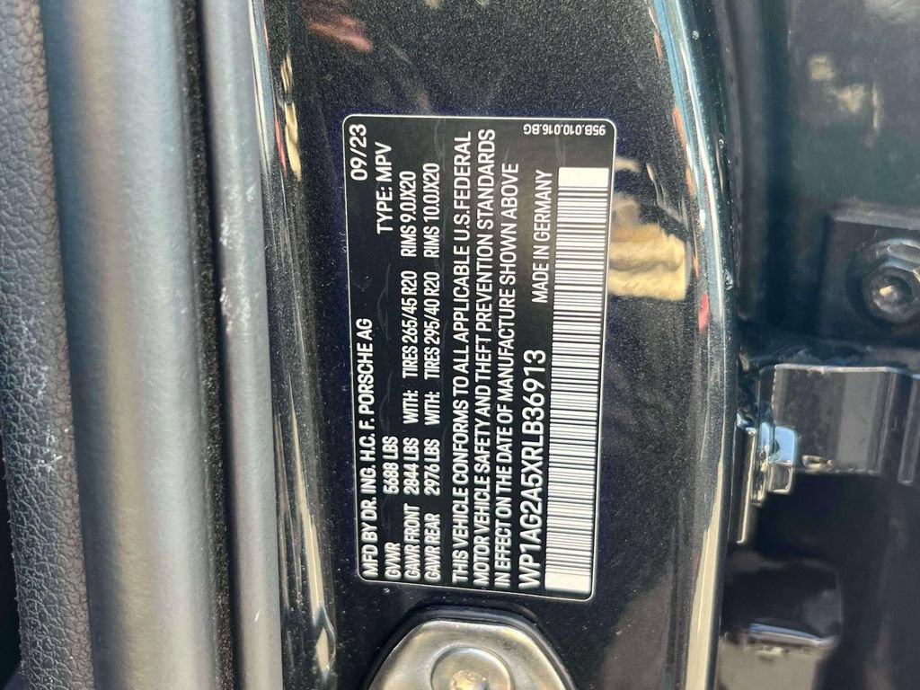 Used 2024 Porsche Macan S AWD/4WD image 19
