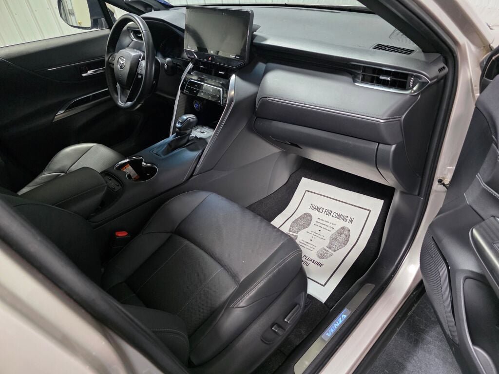 Used 2021 Toyota Venza Limited AWD/4WD image 8