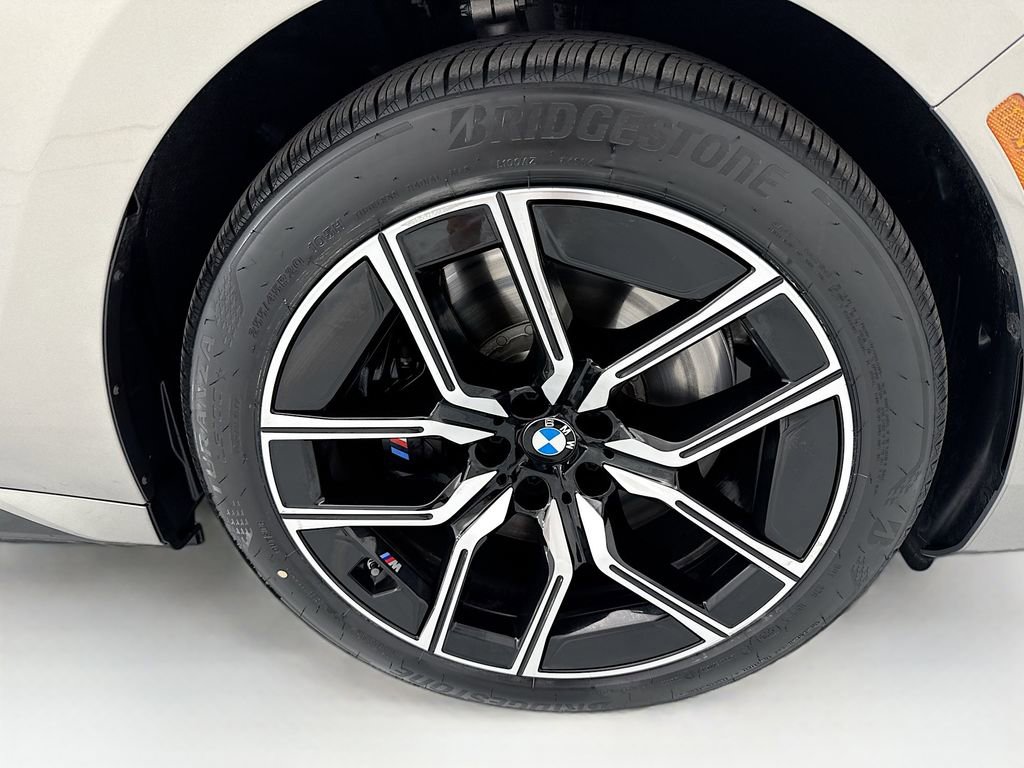 Certified 2025 BMW i7 eDrive50 w/ M Sport Package RWD image 31