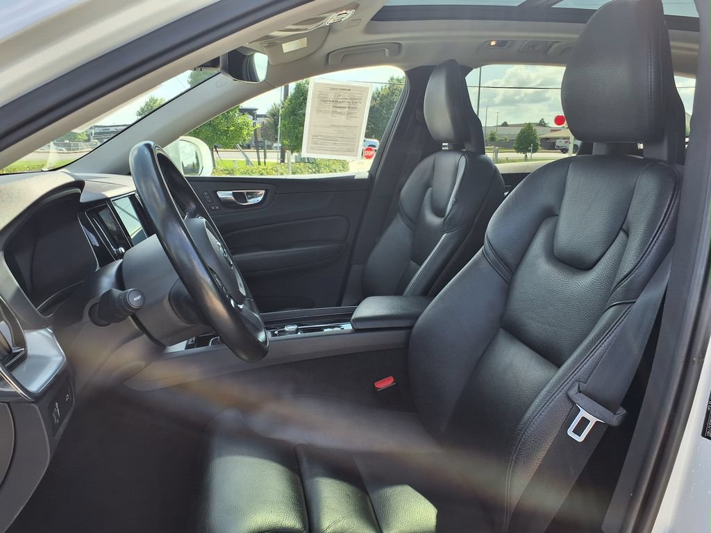 Used 2019 Volvo XC60 T5 Momentum w/ Multimedia Package AWD/4WD image 15