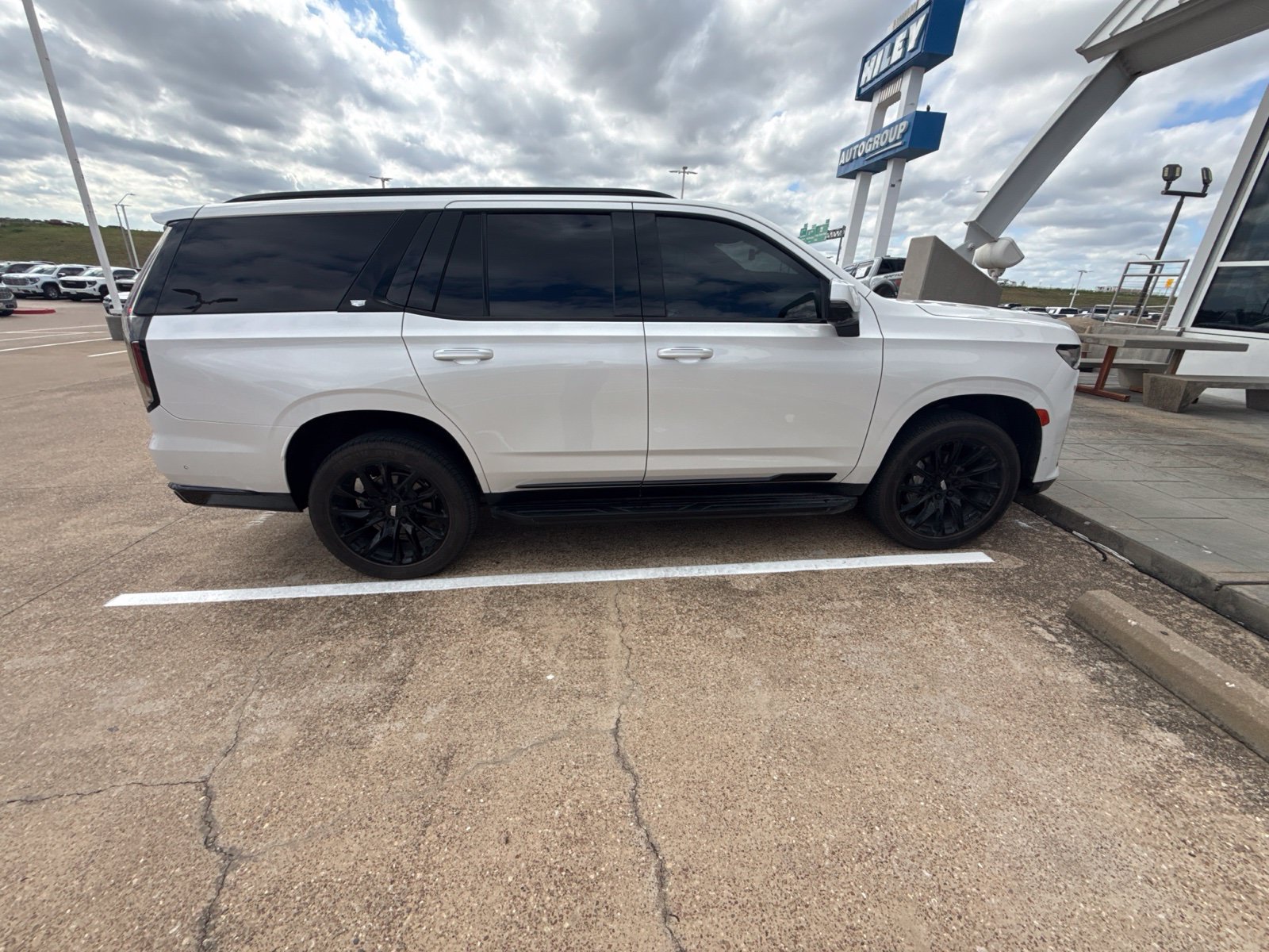 Used 2021 Cadillac Escalade Sport w/ LPO, ONYX Package AWD/4WD image 11