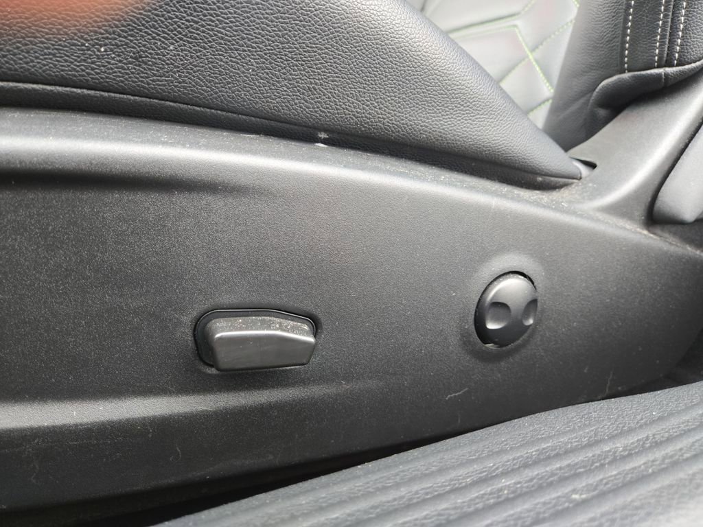 Used 2022 Dodge Challenger R/T w/ Driver Convenience Group image 13