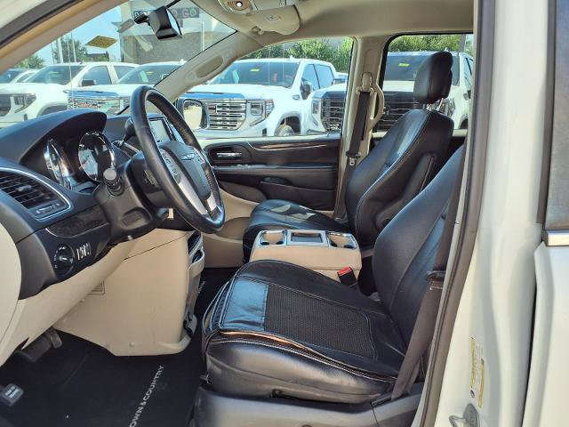 Used 2014 Chrysler Town & Country Touring FWD image 18