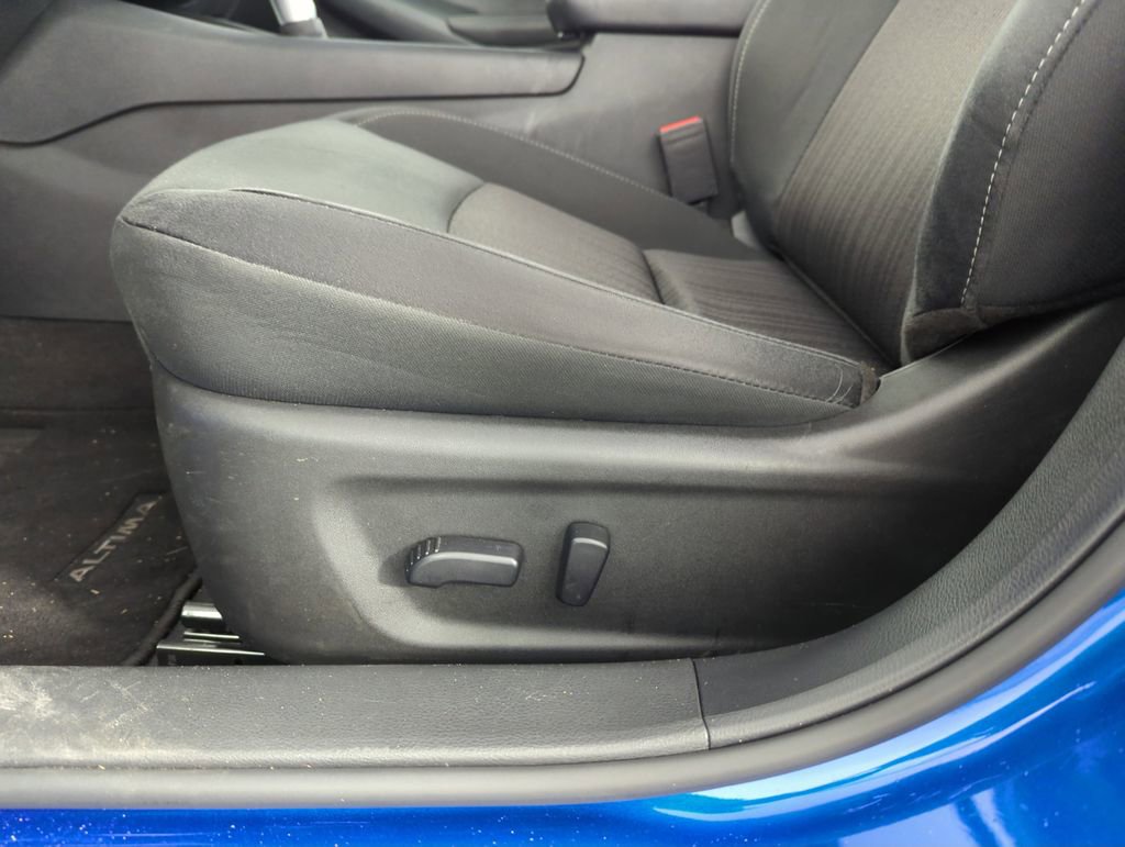 Used 2025 Nissan Altima 2.5 SV image 13