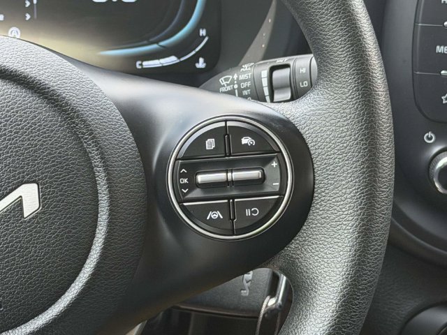 Used 2025 Kia Soul LX w/ LX Technology Package FWD image 23