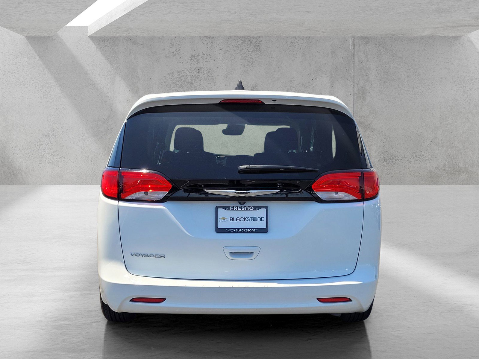 Used 2023 Chrysler Voyager LX FWD image 5