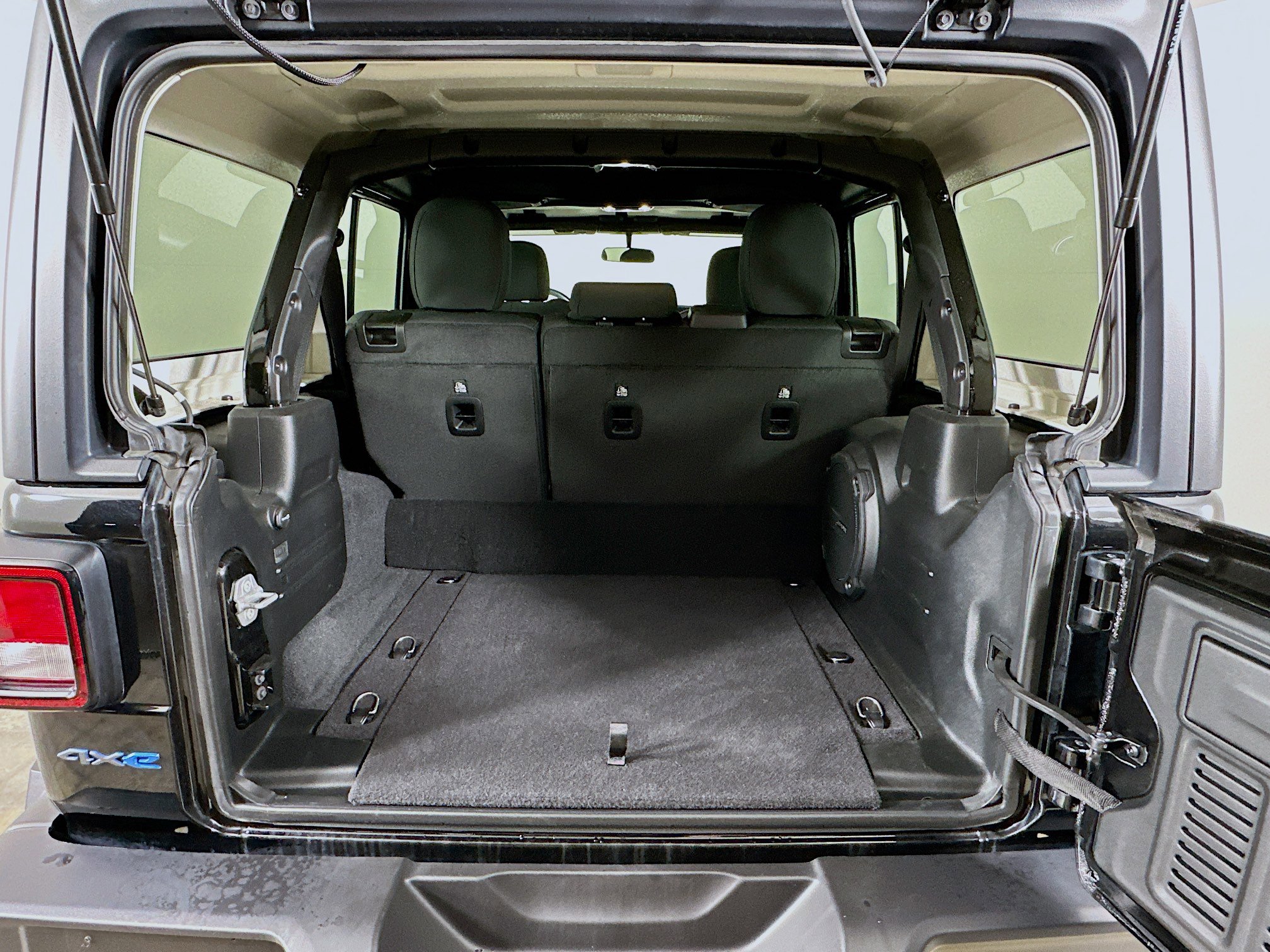 Used 2023 Jeep Wrangler Unlimited w/ Cold Weather Group image 28