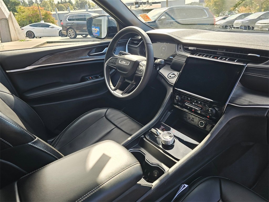 Used 2024 Jeep Grand Cherokee L Limited w/ Luxury Tech Group II image 11