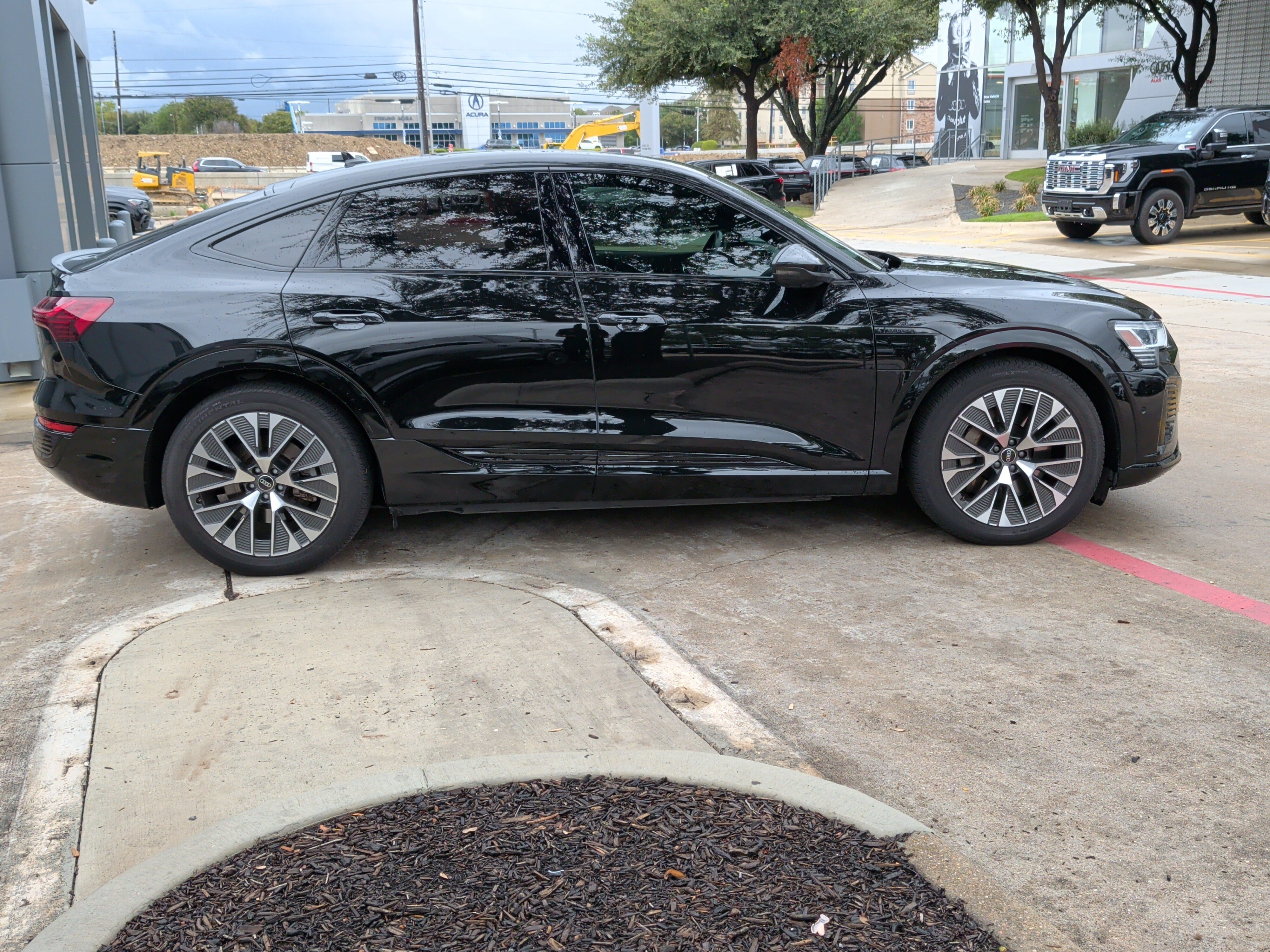 Used 2024 Audi Q8 e-tron Premium Plus AWD/4WD image 11