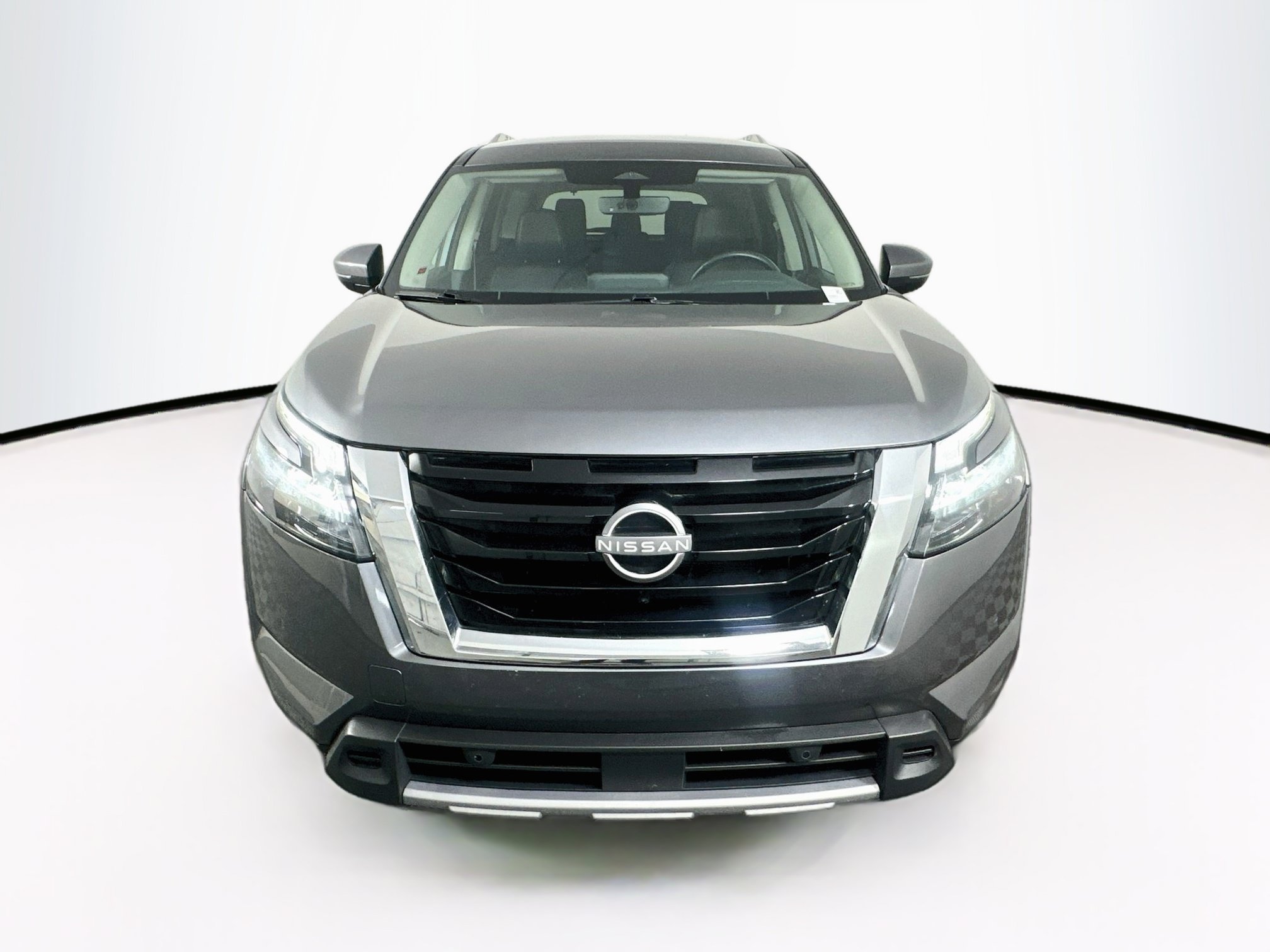Used 2025 Nissan Pathfinder SL AWD/4WD image 2