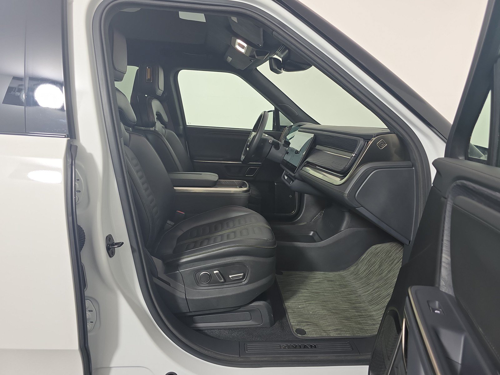 Used 2024 Rivian R1T Adventure AWD/4WD image 23