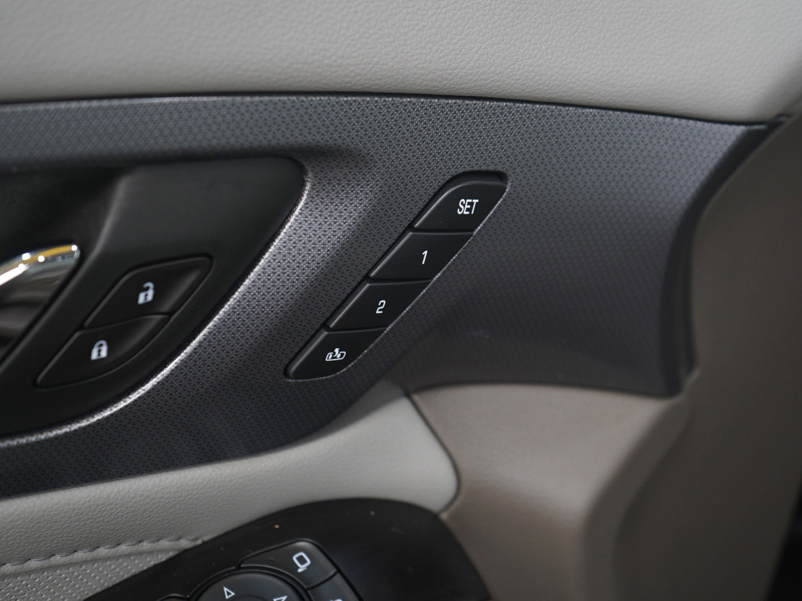 Used 2020 Chevrolet Traverse Premier AWD/4WD image 26