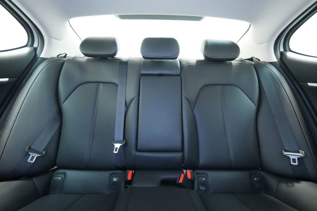 New 2026 Genesis G70 2.5T image 17