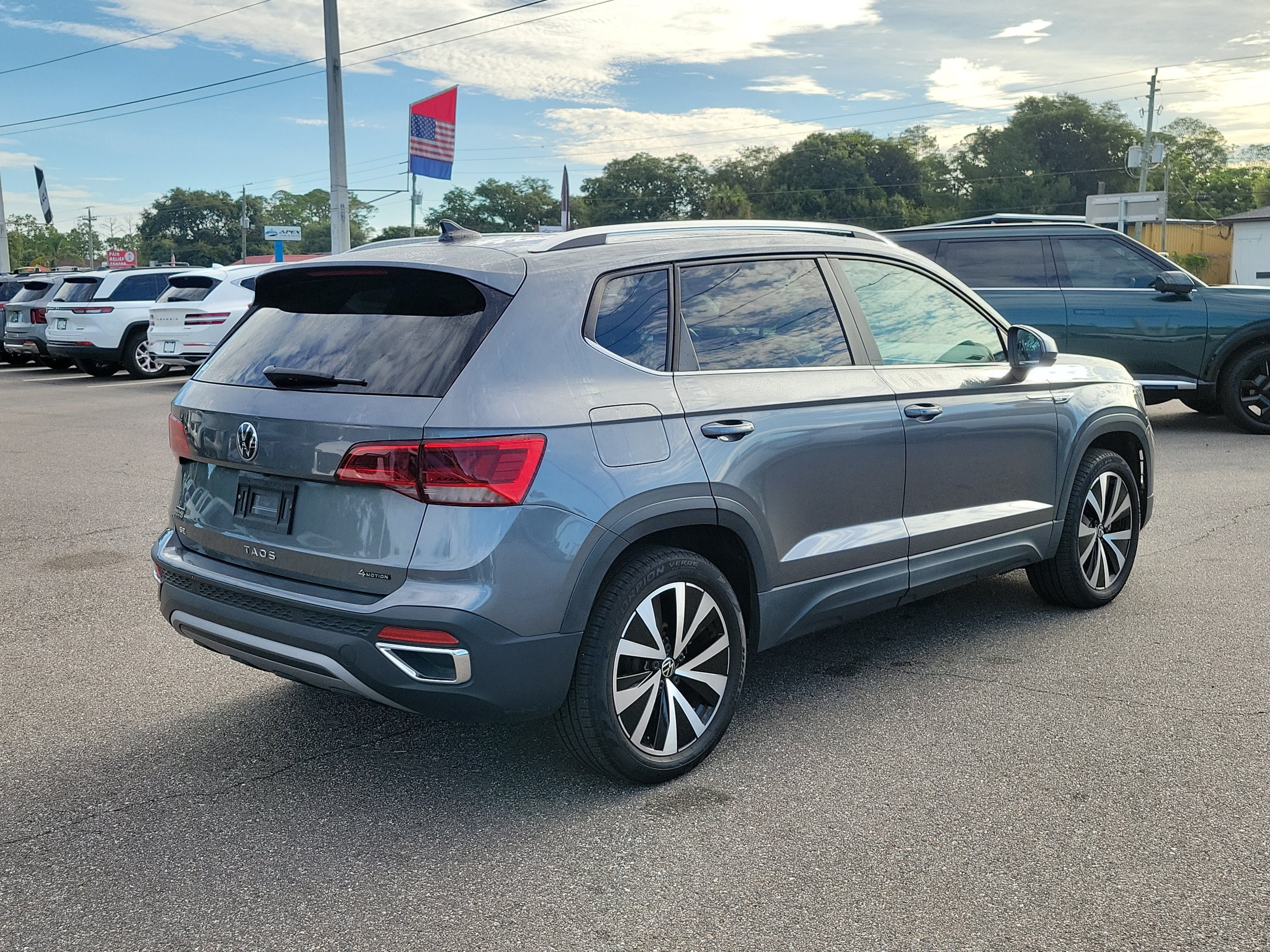 Used 2023 Volkswagen Taos SE AWD/4WD image 6