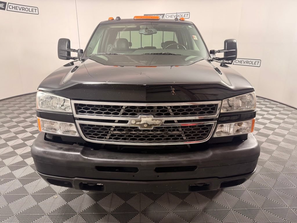 Used 2005 Chevrolet Silverado 3500 LT w/ Heavy-Duty Power Package AWD/4WD image 9