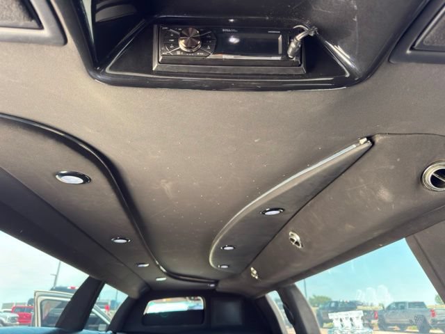 Used 2002 Lincoln Town Car Executive RWD image 26