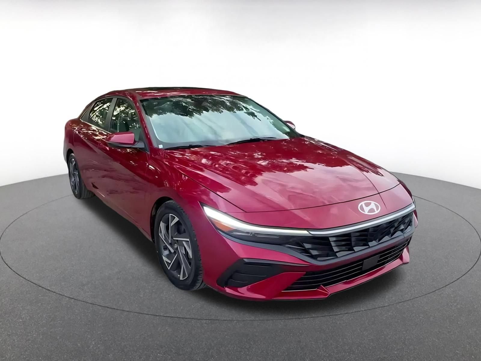 Used 2025 Hyundai Elantra Limited FWD image 3