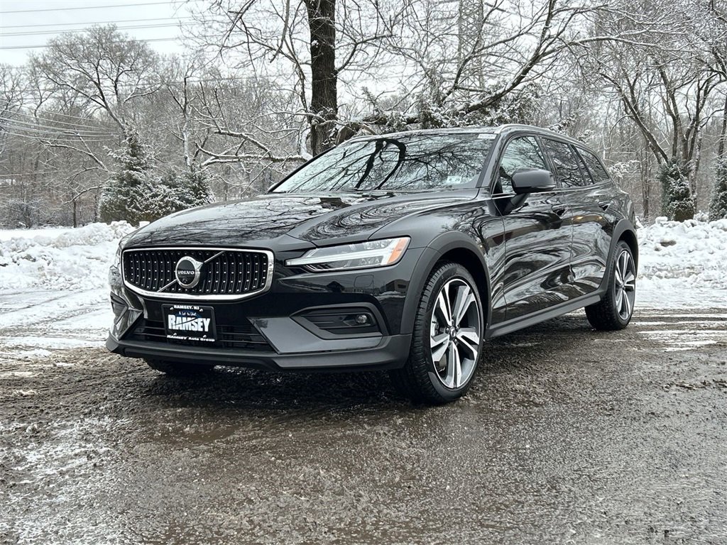 New 2025 Volvo V60 B5 Cross Country Plus w/ Protection Package Premier