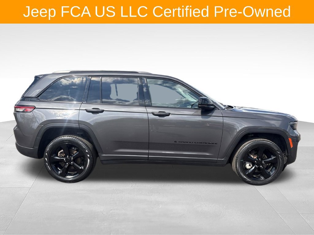 Used 2024 Jeep Grand Cherokee Limited w/ Black Appearance Package AWD/4WD image 2