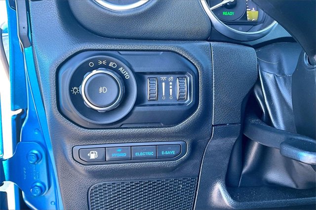 Used 2022 Jeep Wrangler Unlimited Sahara w/ Cold Weather Group image 13