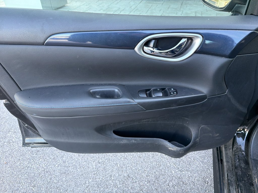 Used 2019 Nissan Sentra SR w/ Premium Package (SR) FWD image 11
