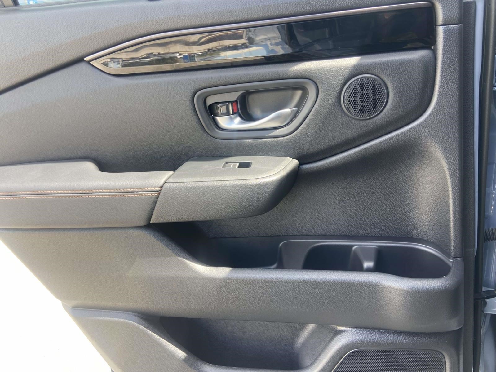 Used 2025 Honda Pilot TrailSport image 15