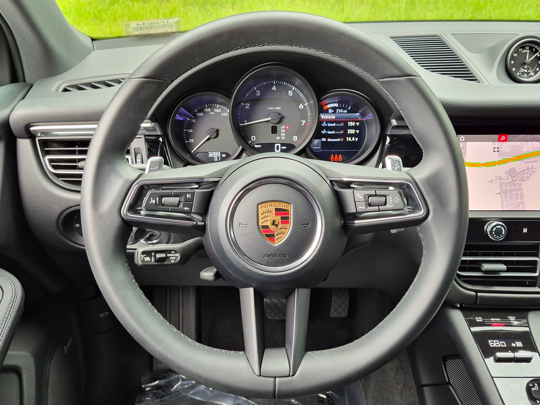 Certified 2026 Porsche Macan AWD/4WD image 8