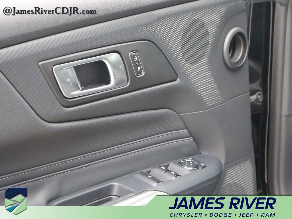 Used 2025 Ford Mustang Premium image 15