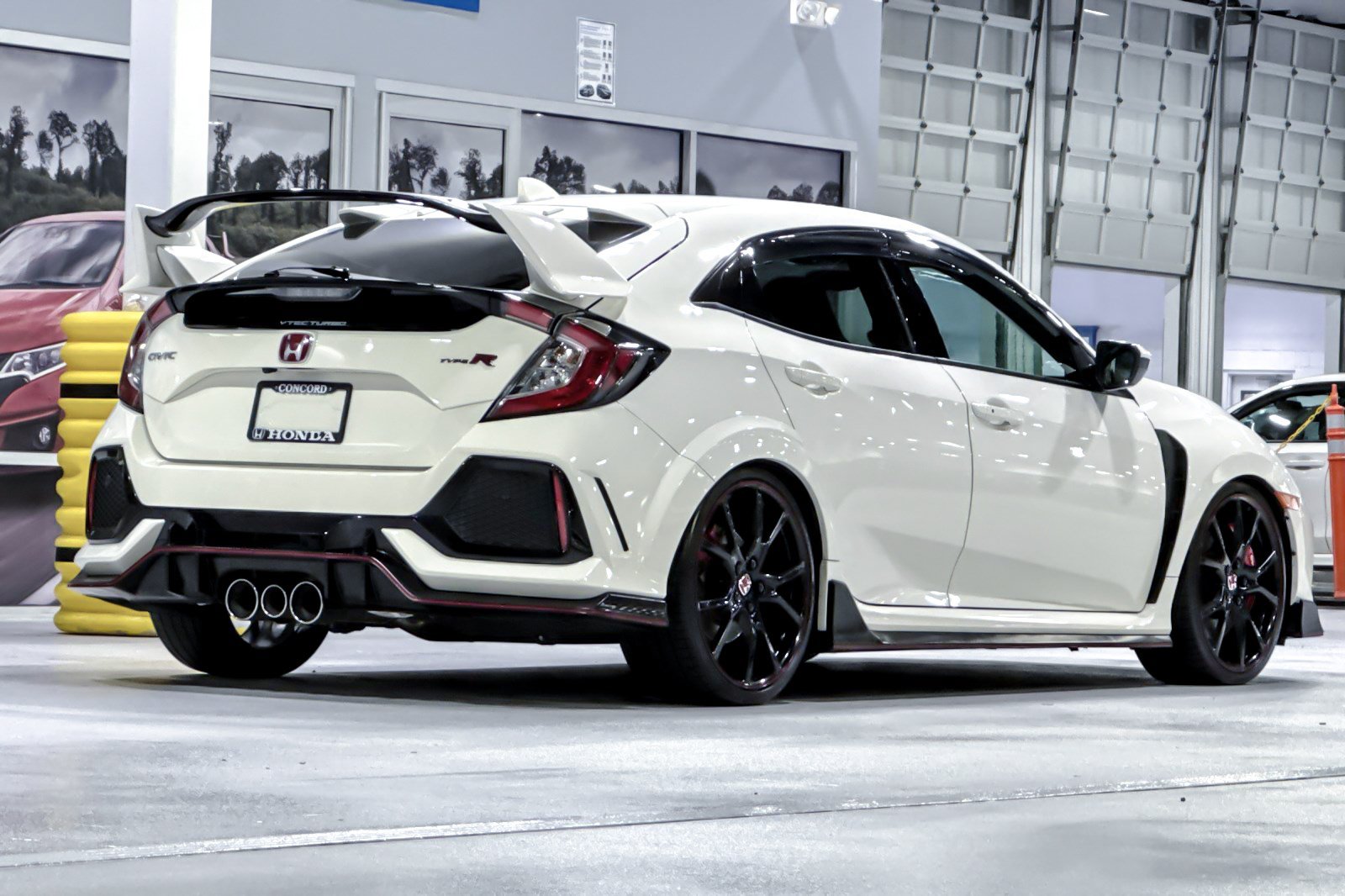 Used 2018 Honda Civic Type R image 9