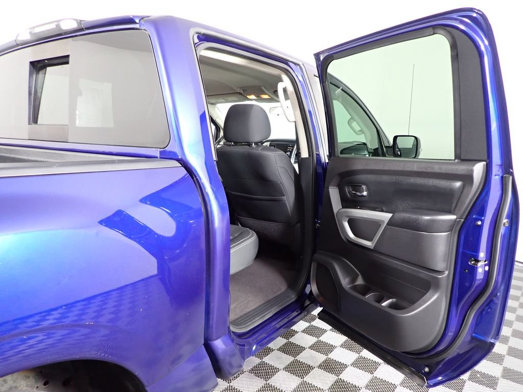 Used 2017 Nissan Titan SV RWD image 30