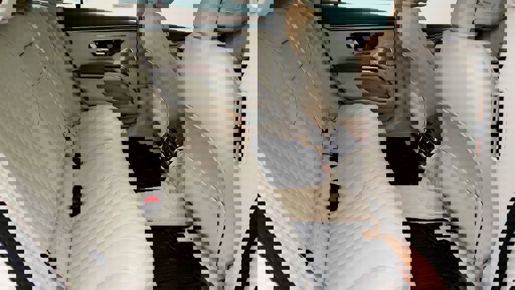 Used 2023 Mercedes-Benz EQS 580 4MATIC Sedan w/ Exclusive Trim Package image 23