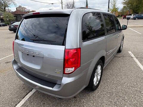 Used 2012 Dodge Grand Caravan SXT image 12