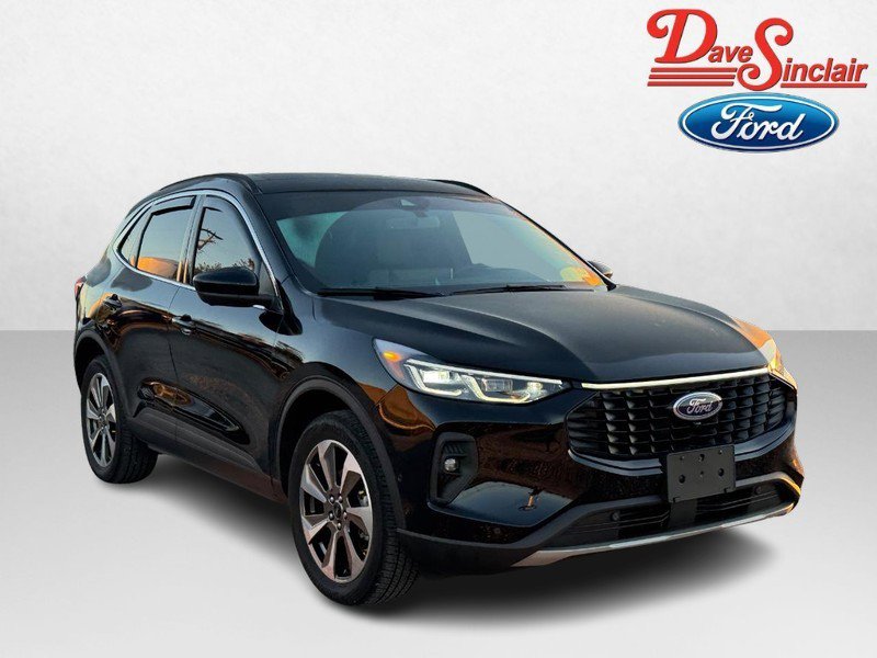 Used 2024 Ford Escape Platinum w/ Premium Technology Package image 4