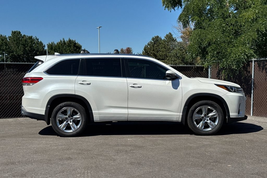 Used 2019 Toyota Highlander Limited AWD/4WD image 3
