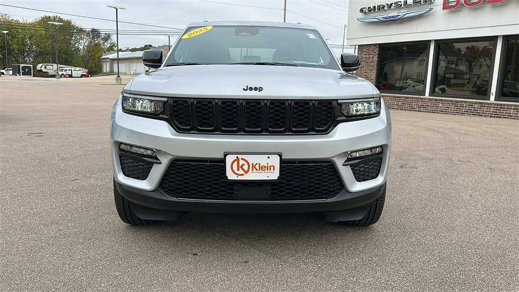 New 2025 Jeep Grand Cherokee Limited w/ Black Appearance Package image 2