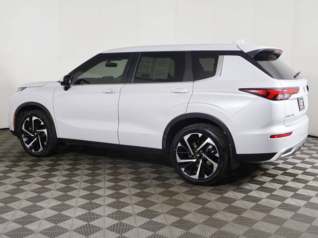 Used 2024 Mitsubishi Outlander SE AWD/4WD image 14